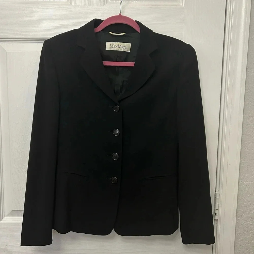 ! MAX MARA BLACK WOOL BLAZER IN SIZE 10